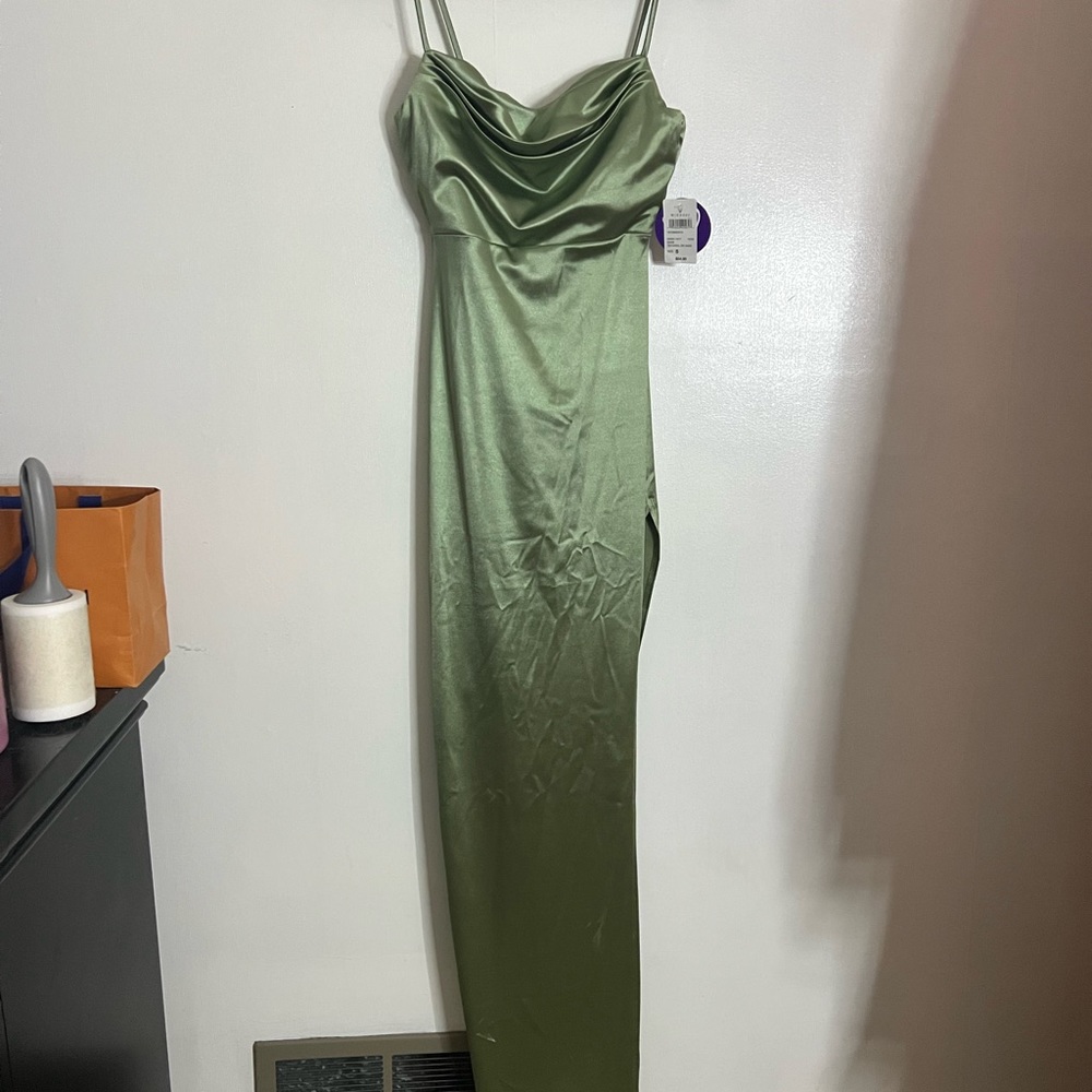 Windsor floor olive green silky dress - Picture 2 of 5